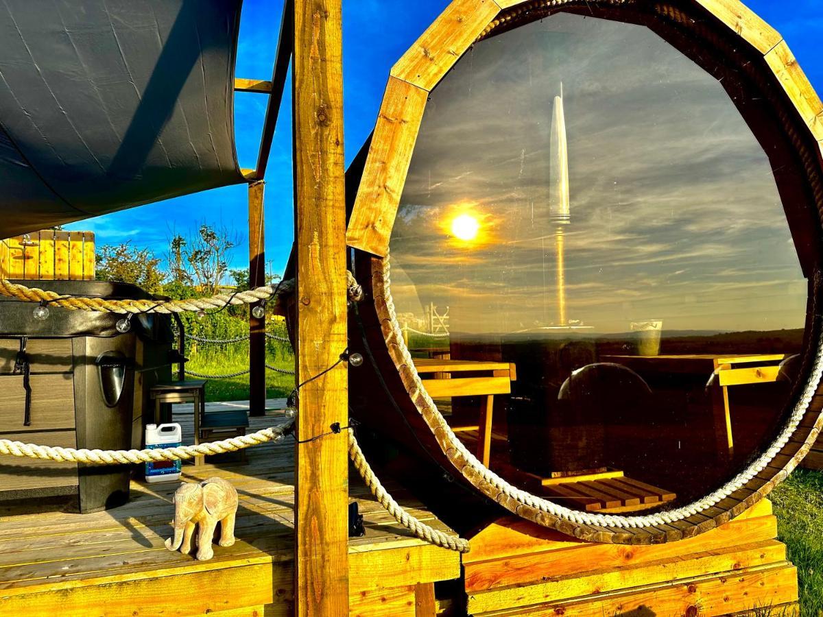 מלון Earby Deerstone Glamping-Pinhaw Beacon Dome Hot Tub מראה חיצוני תמונה