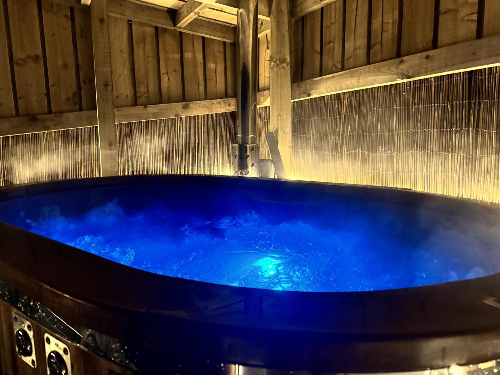 מלון Earby Deerstone Glamping-Pinhaw Beacon Dome Hot Tub מראה חיצוני תמונה